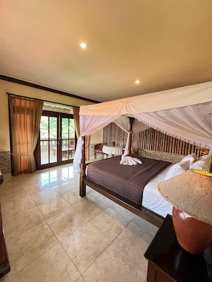 豪華客房 | 客房內保險箱、隔音、免費無線上網、床單