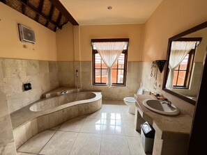 Chambre Deluxe | Salle de bain | Serviettes fournies