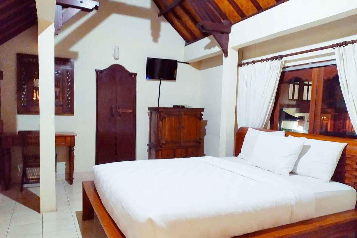 In-room safe, soundproofing, WiFi (free), bed sheets