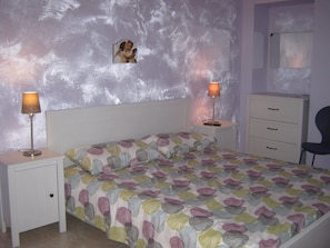 Habitación doble | Ropa de cama de alta calidad, cunas, camas extra y wifi gratis 