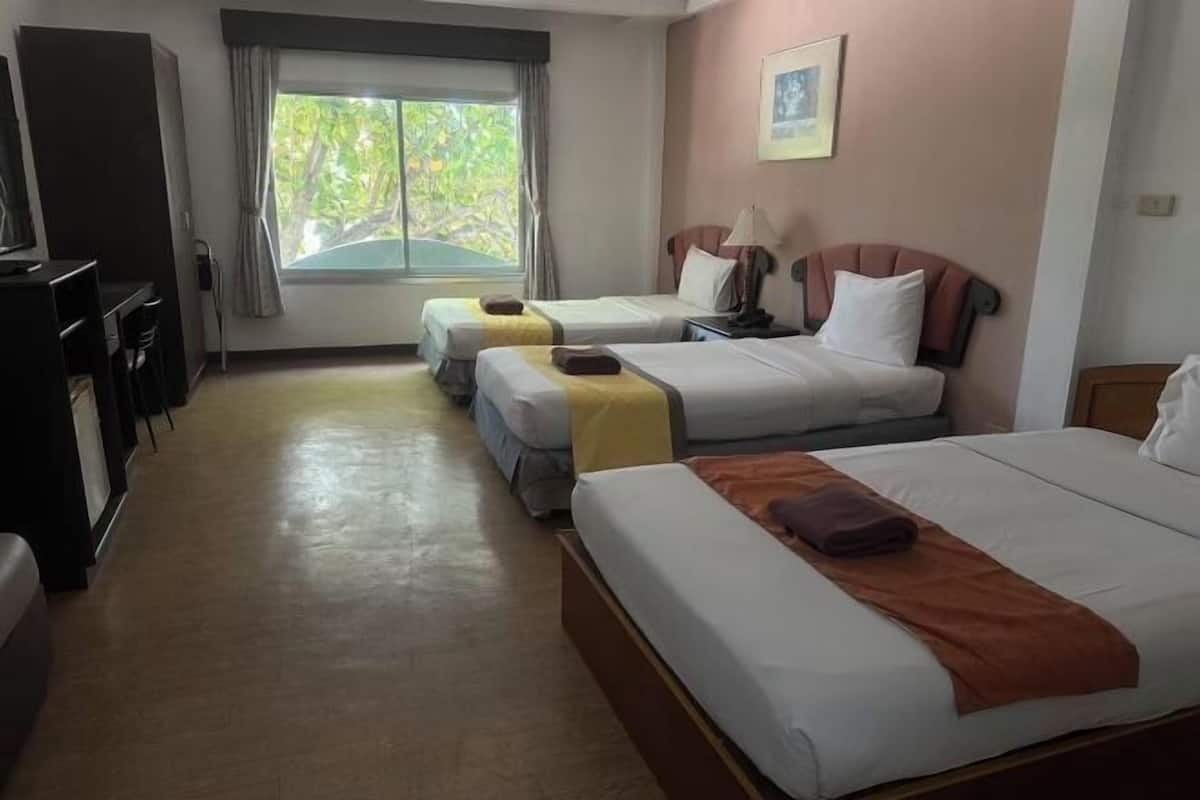 Desk, blackout curtains, free WiFi, bed sheets