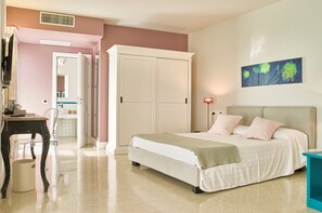 Suite, Terrace, Sea View | Premium bedding, minibar, in-room safe, desk - Borgo La Pietraia (Capaccio-Paestum)