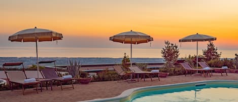 Outdoor pool, sun loungers