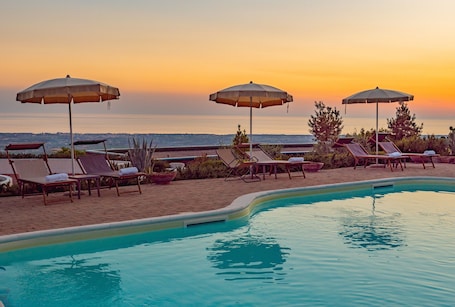 Outdoor pool, sun loungers