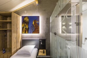 Single Room | Hypo-allergenic bedding, in-room safe, desk, laptop workspace - Star Lodge Hotels Utrecht (Utrecht)