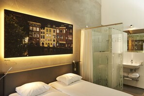 シャワー、ヘアドライヤー、タオル