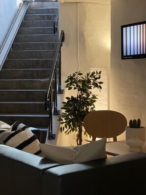 Reception - Nomad Cave (Stockholm)