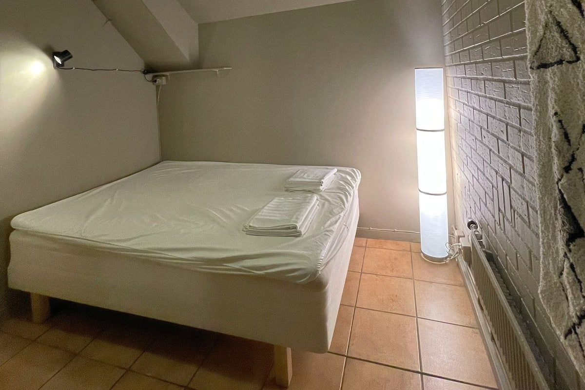 Basic Double Room | In-room safe, blackout curtains, iron/ironing board (on request)