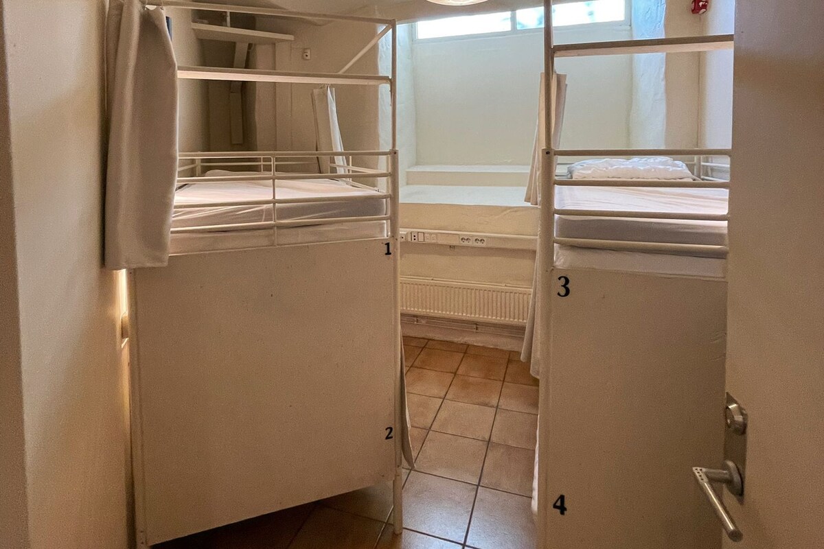 Gemeinsamer Schlafsaal, Gemischter Schlafsaal (4 beds) | Zimmersafe, Verdunkelungsvorhänge, Bügeleisen/Bügelbrett