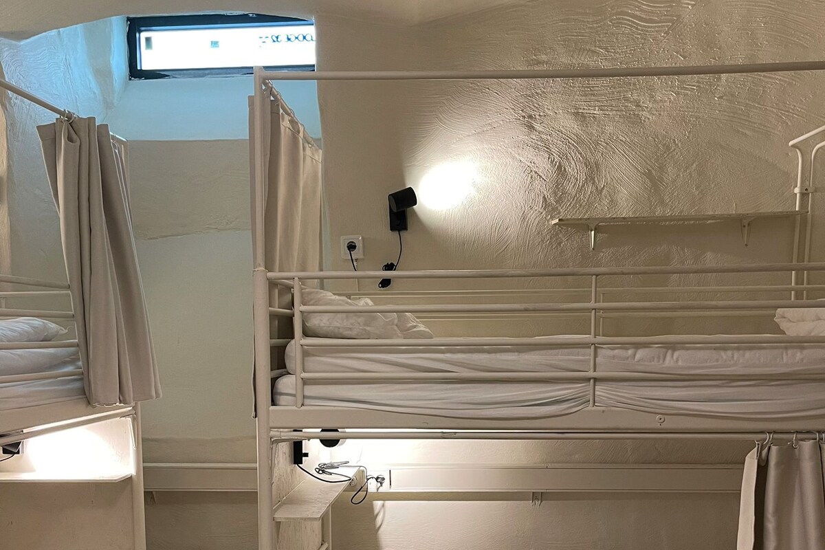 Gemeinsamer Schlafsaal, Nur Frauen (6 beds) | Zimmersafe, Verdunkelungsvorhänge, Bügeleisen/Bügelbrett