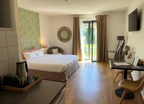 Blackout curtains, iron/ironing board, free WiFi, bed sheets - Hôtel & Events Le Patio Occitan – Toulouse Ouest Cugnaux  (Cugnaux)