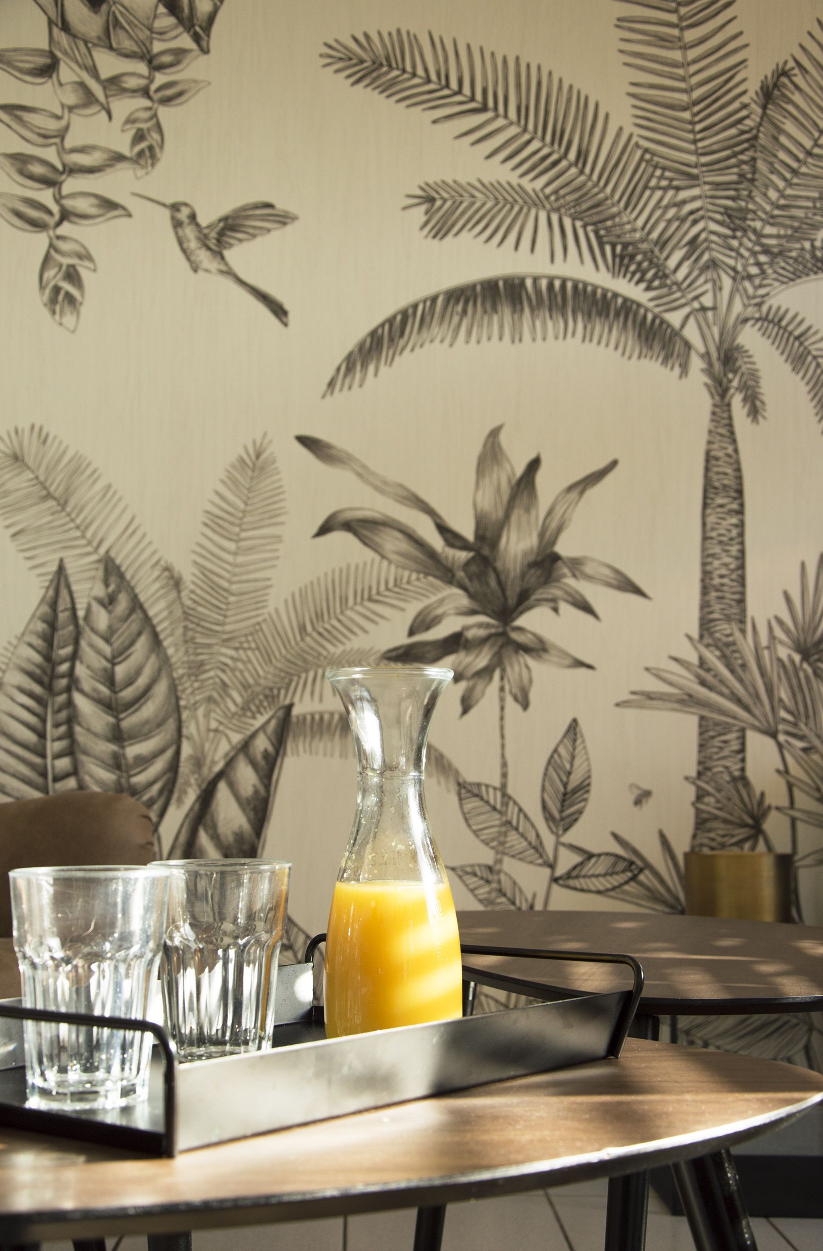 55-cm flat-screen tv with cable channels, tv