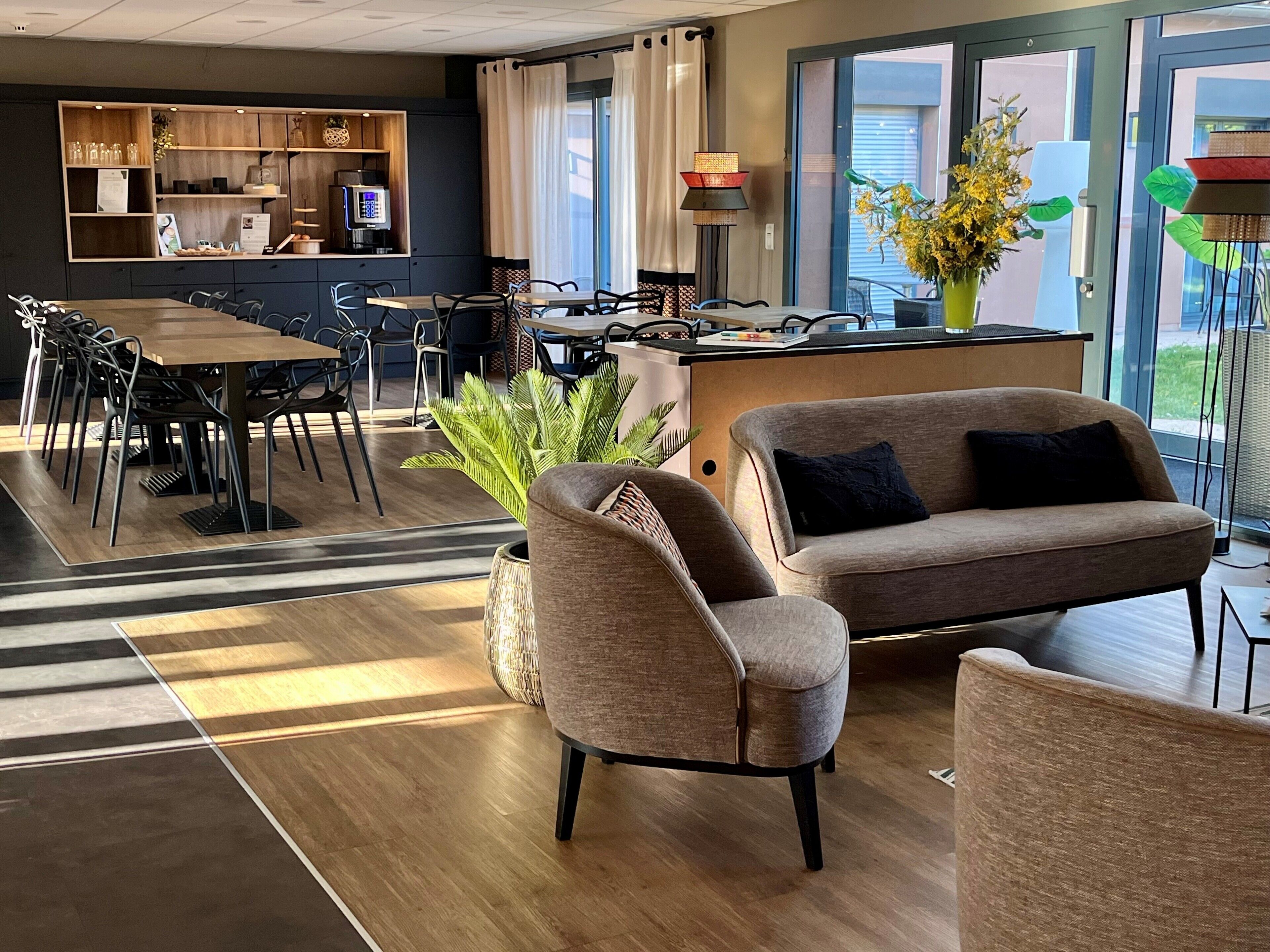 daily continental breakfast (eur 14 per person)