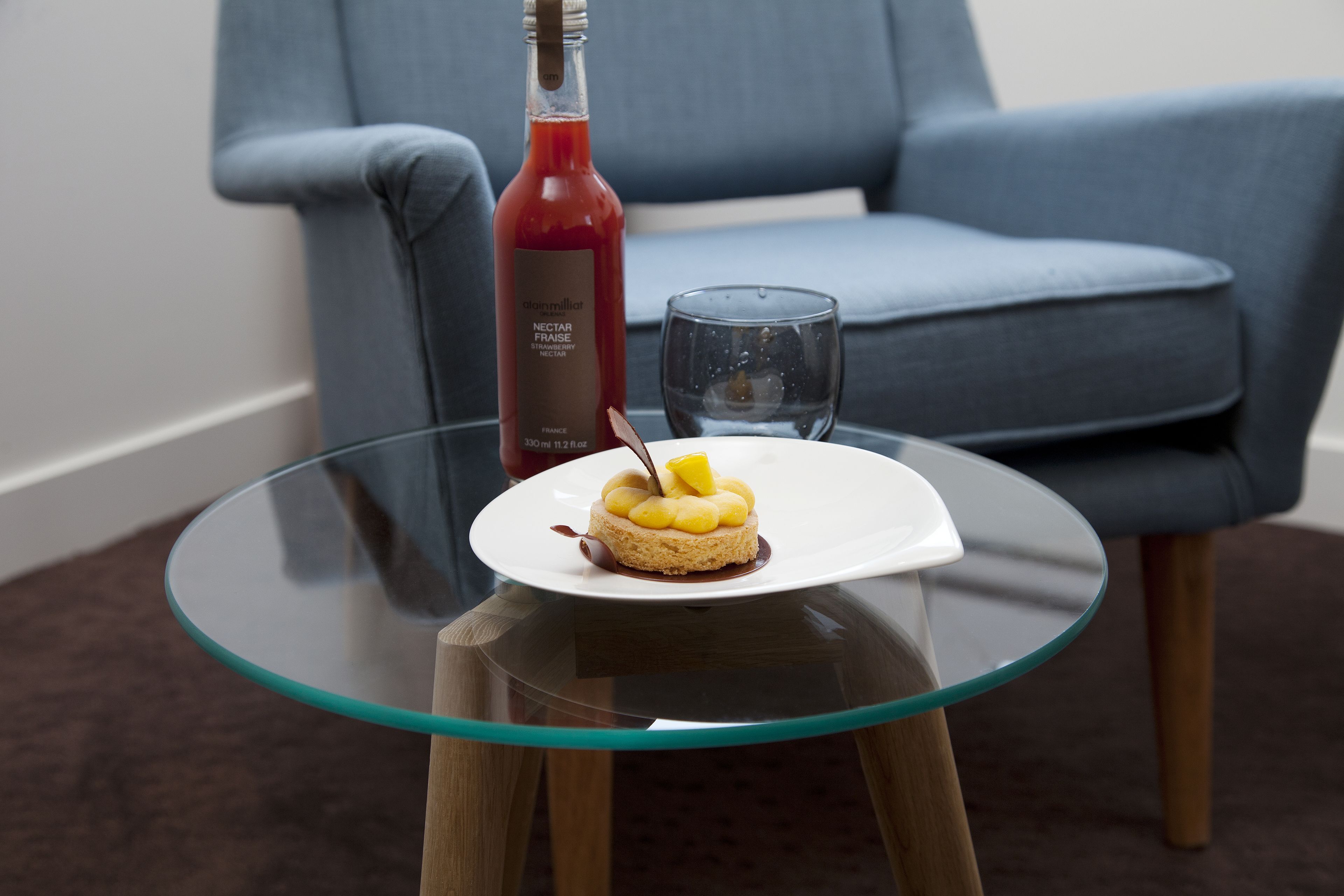 deluxe double room | in-room dining