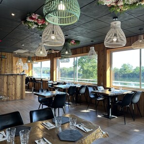 Restaurant - Logis Hôtel La Ruche (Rolleboise)