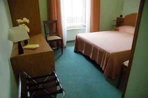 Triple Room | Cribs/infant beds, rollaway beds, free WiFi