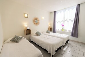 Triple Room | Premium bedding, individually decorated, desk, iron/ironing board