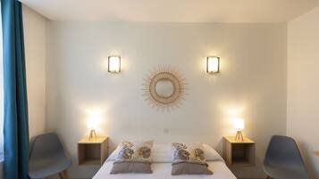 Chambre Double | Literie de qualité supérieure, décoration personnalisée, bureau