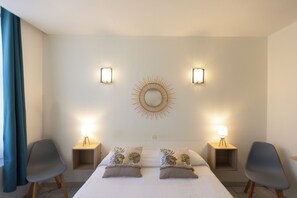 Double Room | Premium bedding, individually decorated, desk, iron/ironing board - Hotel Les Bellugues (Saint-Jean-du-Gard)