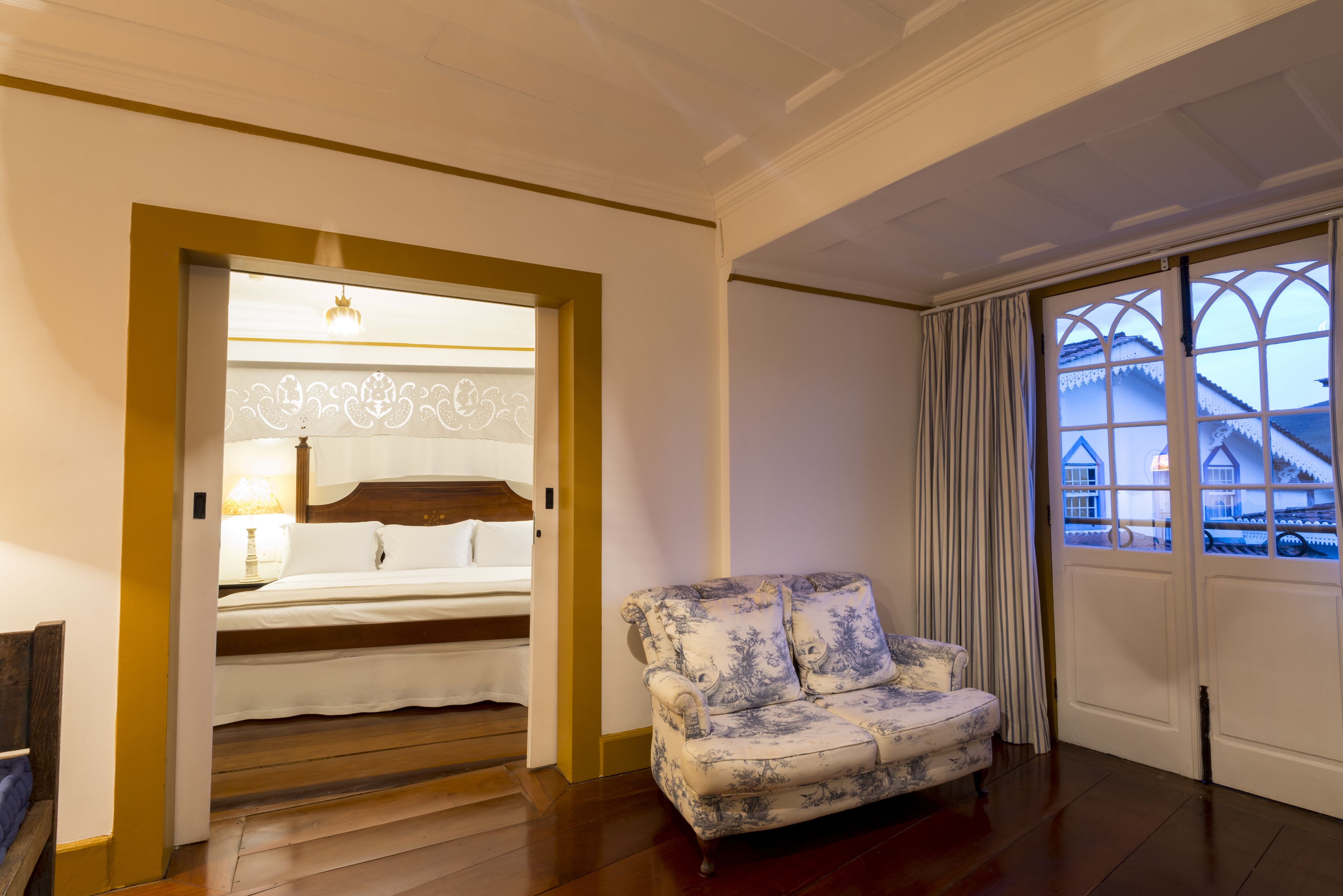 executive suite | living area | lcd tv