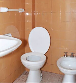 Shower, rainfall showerhead, eco-friendly toiletries, hair dryer