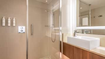 Amenidades de baño gratuitas, secadora de cabello, toallas, jabón