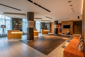 Lobby - Courtyard by Marriott Cologne (Cologne)