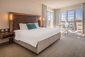 Deluxe Room, 1 King Bed, Corner | In-room safe, desk, laptop workspace, soundproofing - Courtyard by Marriott Cologne (Cologne)