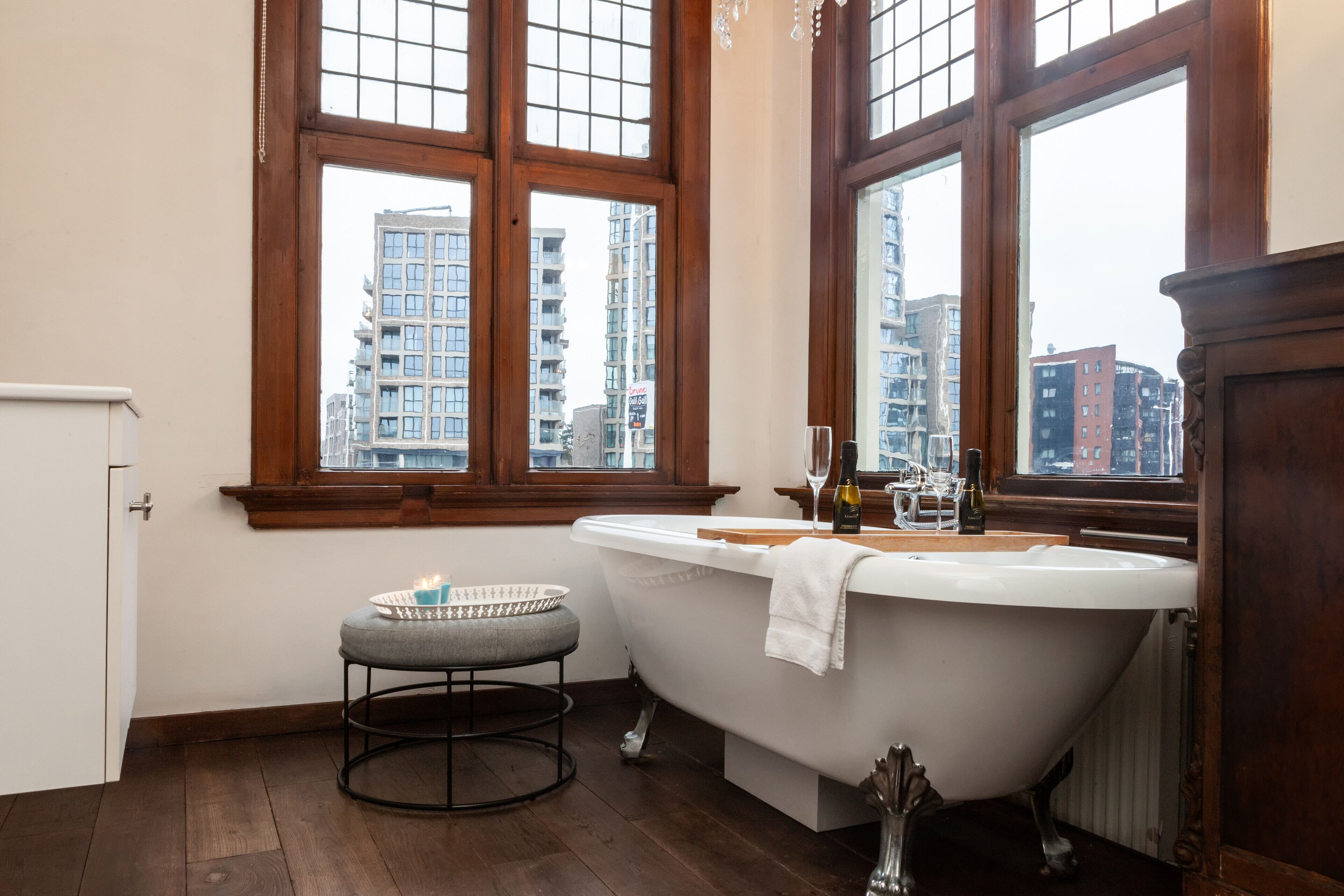 Suite | Bathroom | Shower, hair dryer