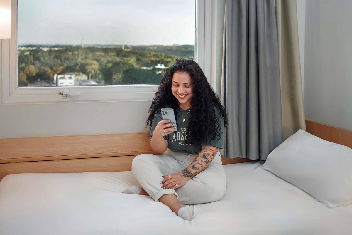 Frigobar, escrivaninha, cortinas blackout, Wi-Fi de cortesia