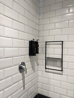 Superior Room, 1 Double Bed | Bathroom | Shower, eco-friendly toiletries, hair dryer, towels