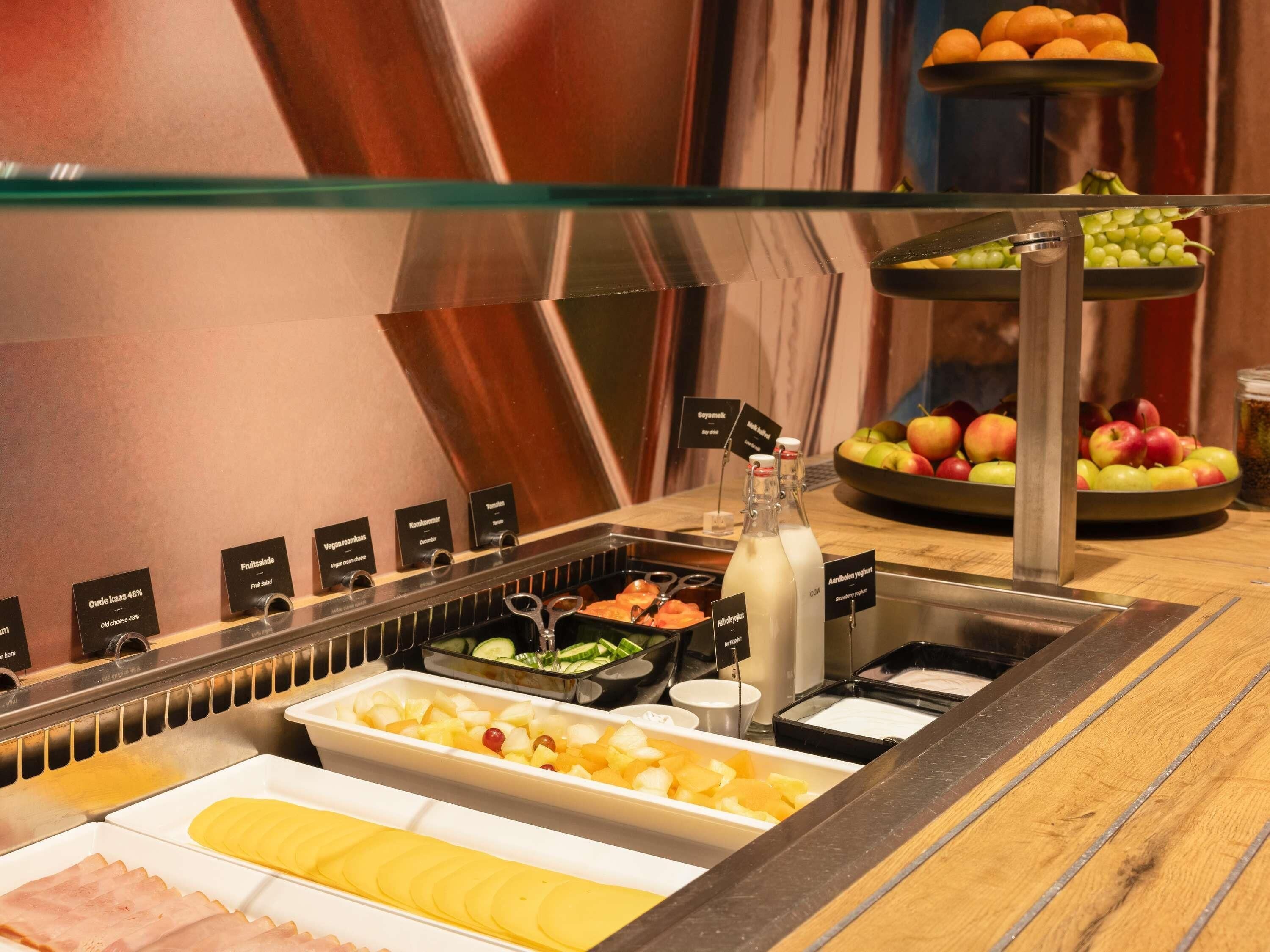 Daily to-go breakfast (EUR 18 per person)