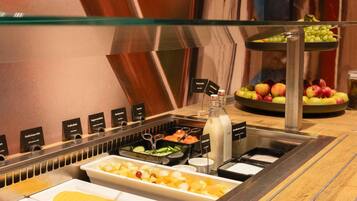 Daily to-go breakfast (EUR 18 per person)