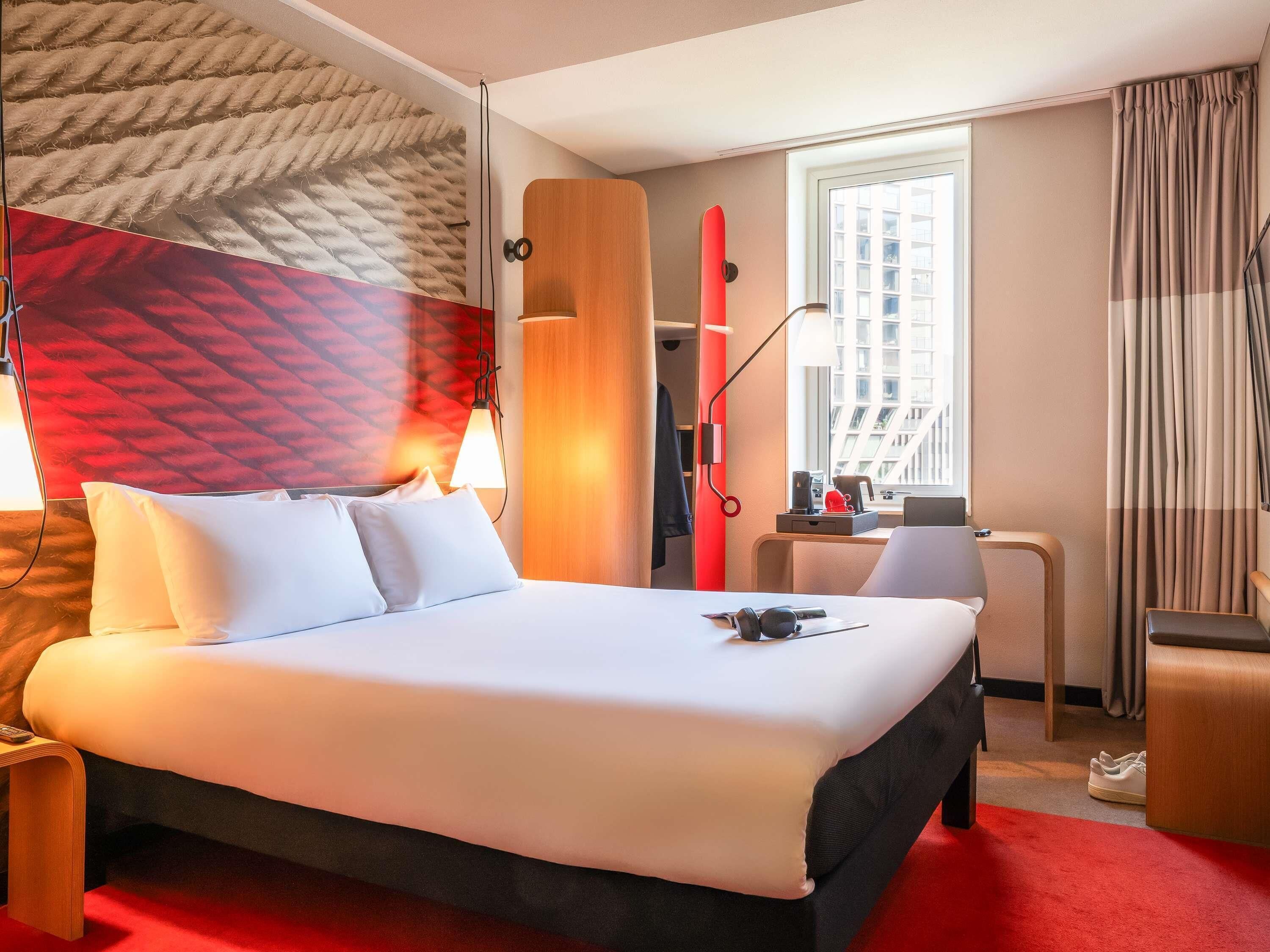 Habitación superior, 1 cama doble | Caja fuerte, escritorio, espacio para trabajar con un portátil
