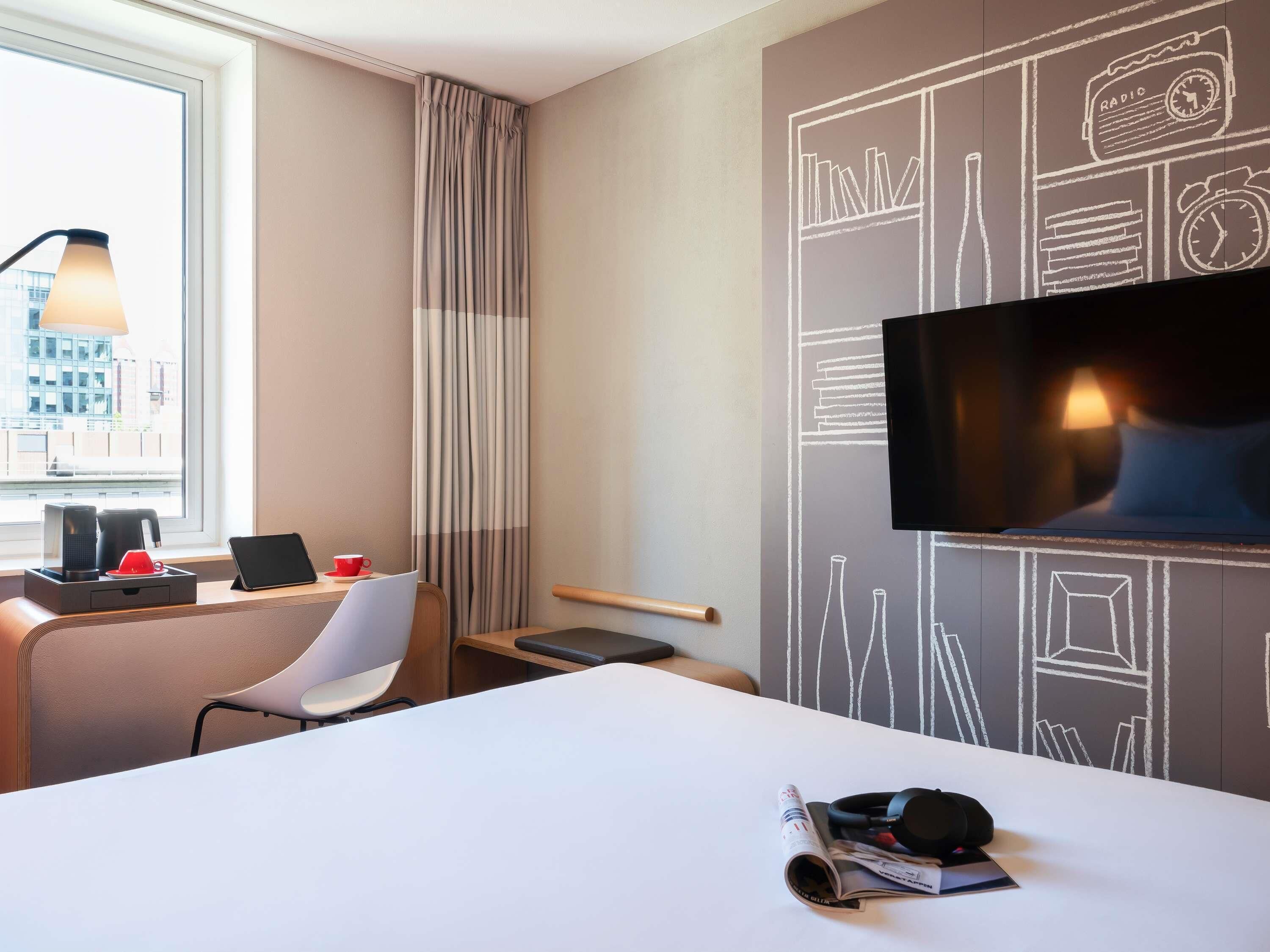 Superior Room, 1 Double Bed | In-room safe, desk, laptop workspace, blackout drapes