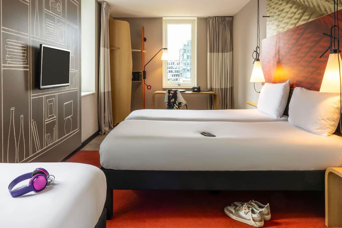 Triple Room, 3 Twin Beds | In-room safe, desk, laptop workspace, blackout drapes