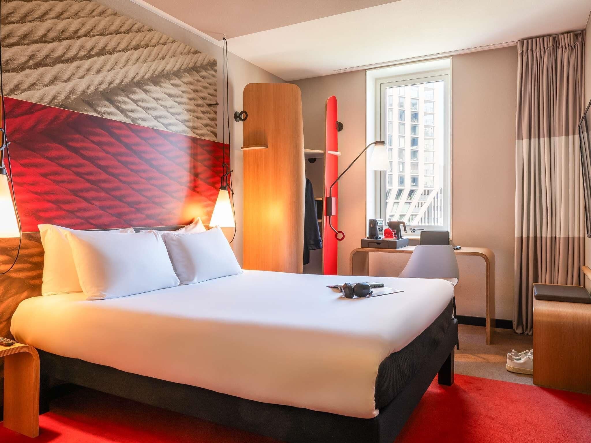 Superior Room, 1 Double Bed | In-room safe, desk, laptop workspace, blackout drapes