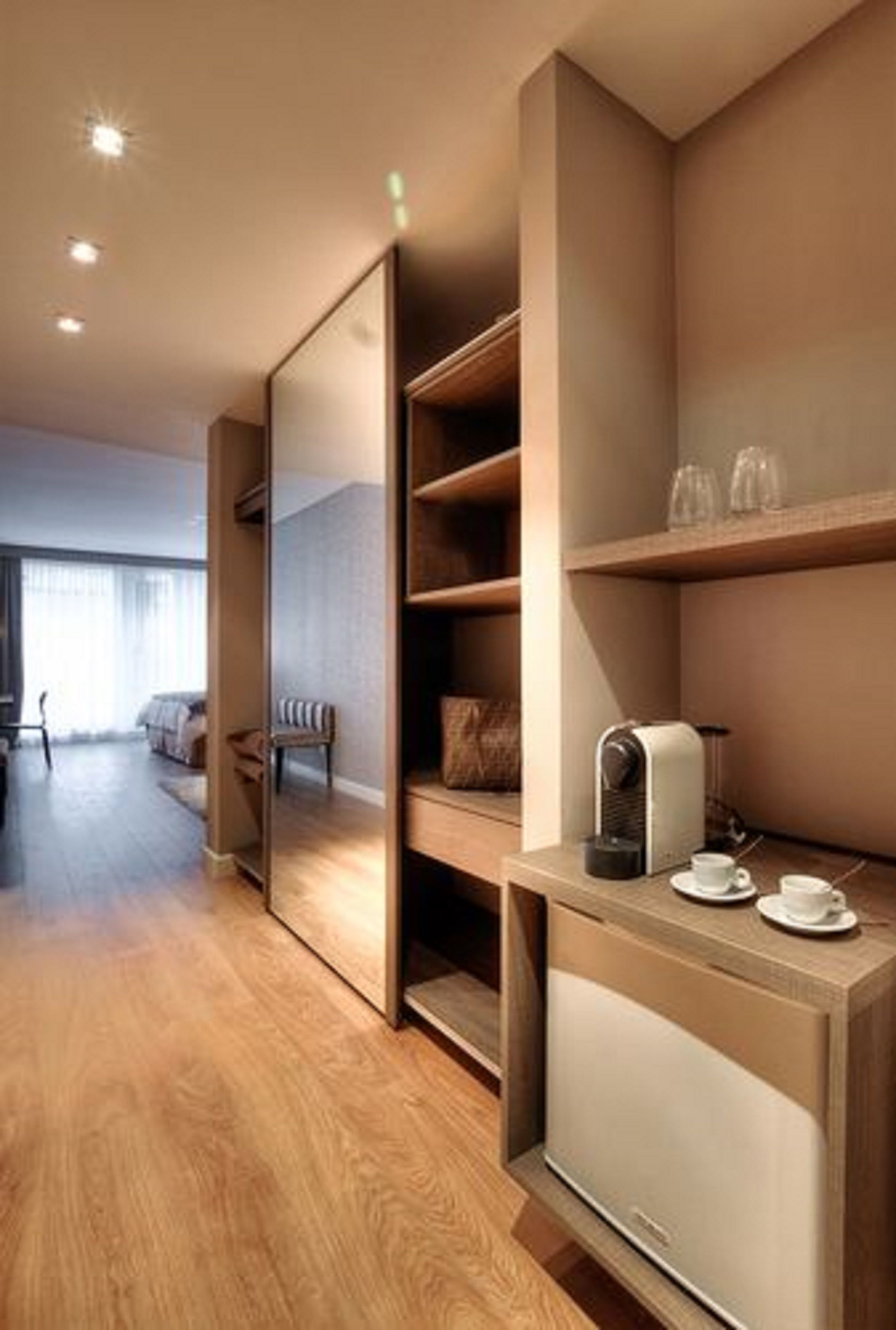 suite | coffee and/or coffee maker