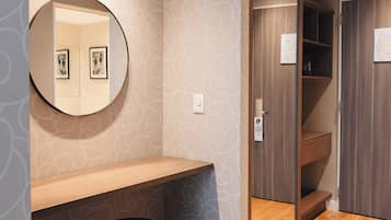 Executive Room | Premium bedding, down duvets, pillow-top beds, minibar