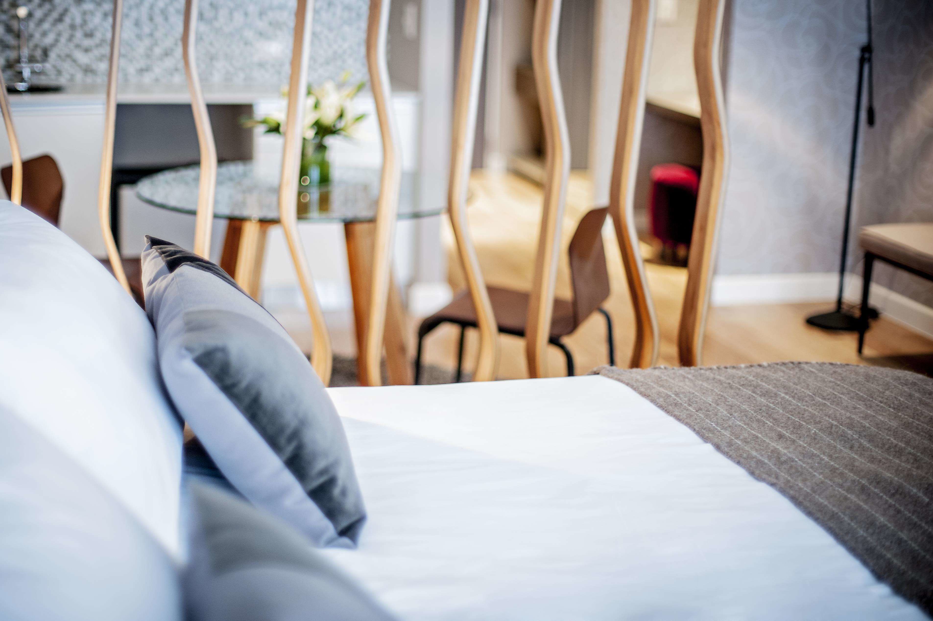 executive room | premium bedding, down duvets, pillow-top beds, minibar