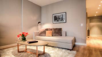 Suite | Premium-sengetøj, dundyner, senge med topmadrasser, minibar
