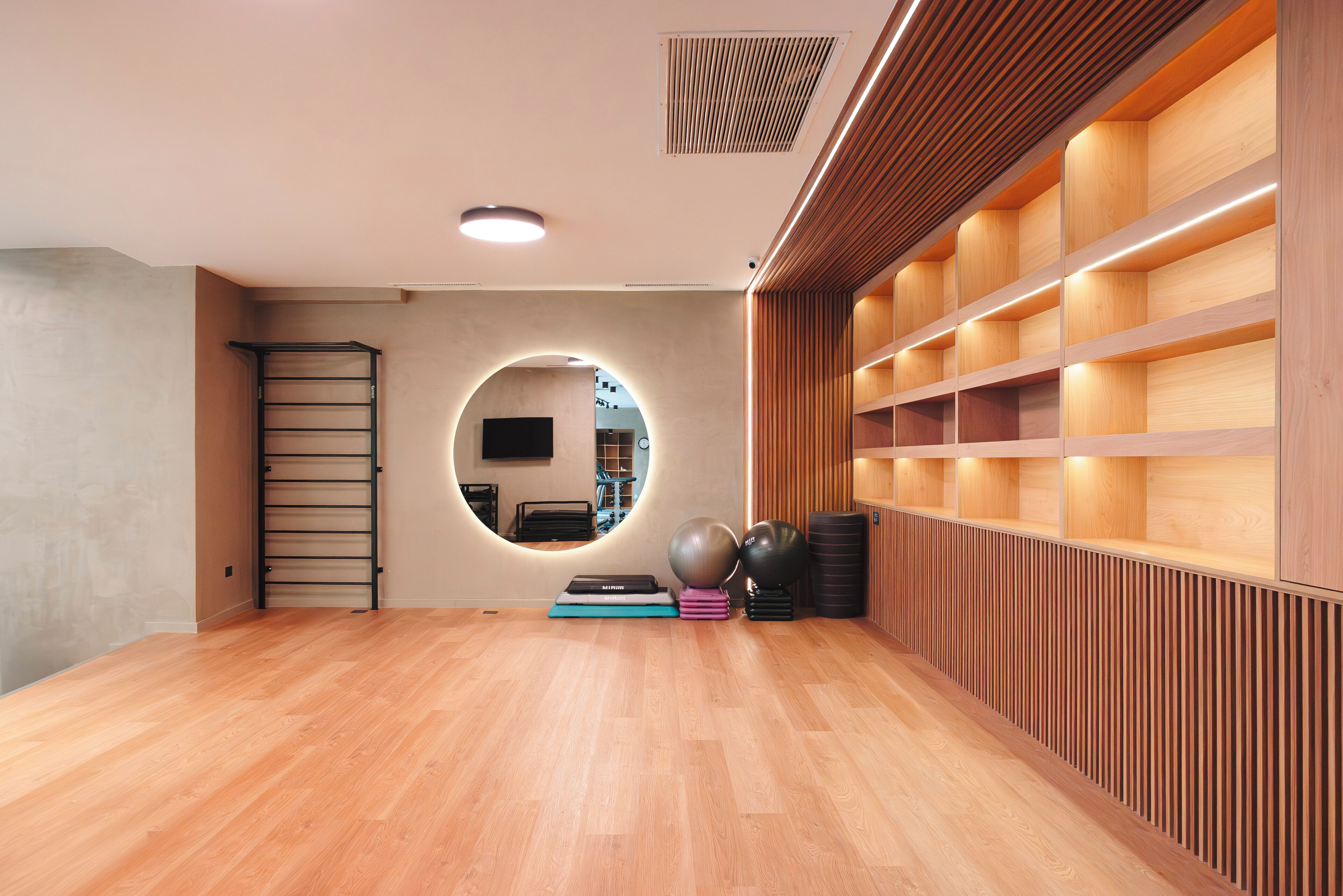 Sauna, body treatments, aromatherapy, Swedish massages, facials