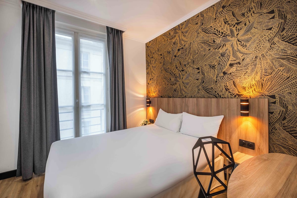 In-room safe, desk, cots/infant beds, free WiFi