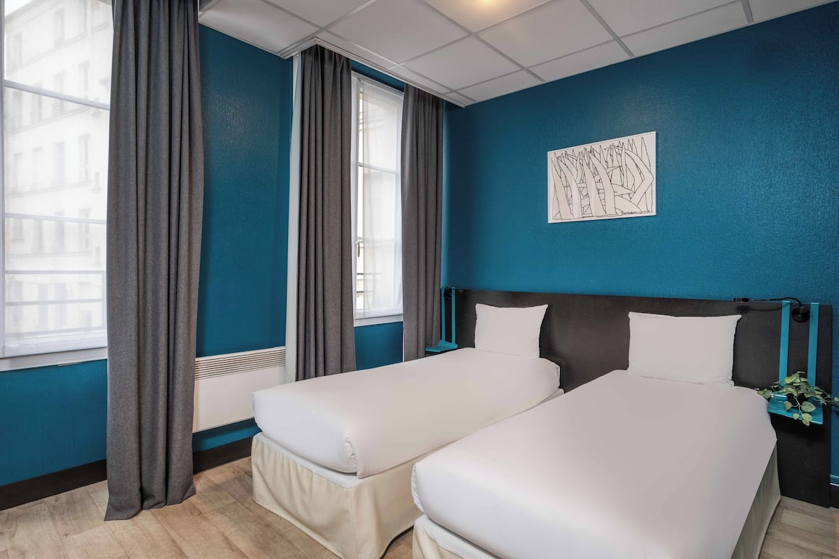 In-room safe, desk, cots/infant beds, free WiFi