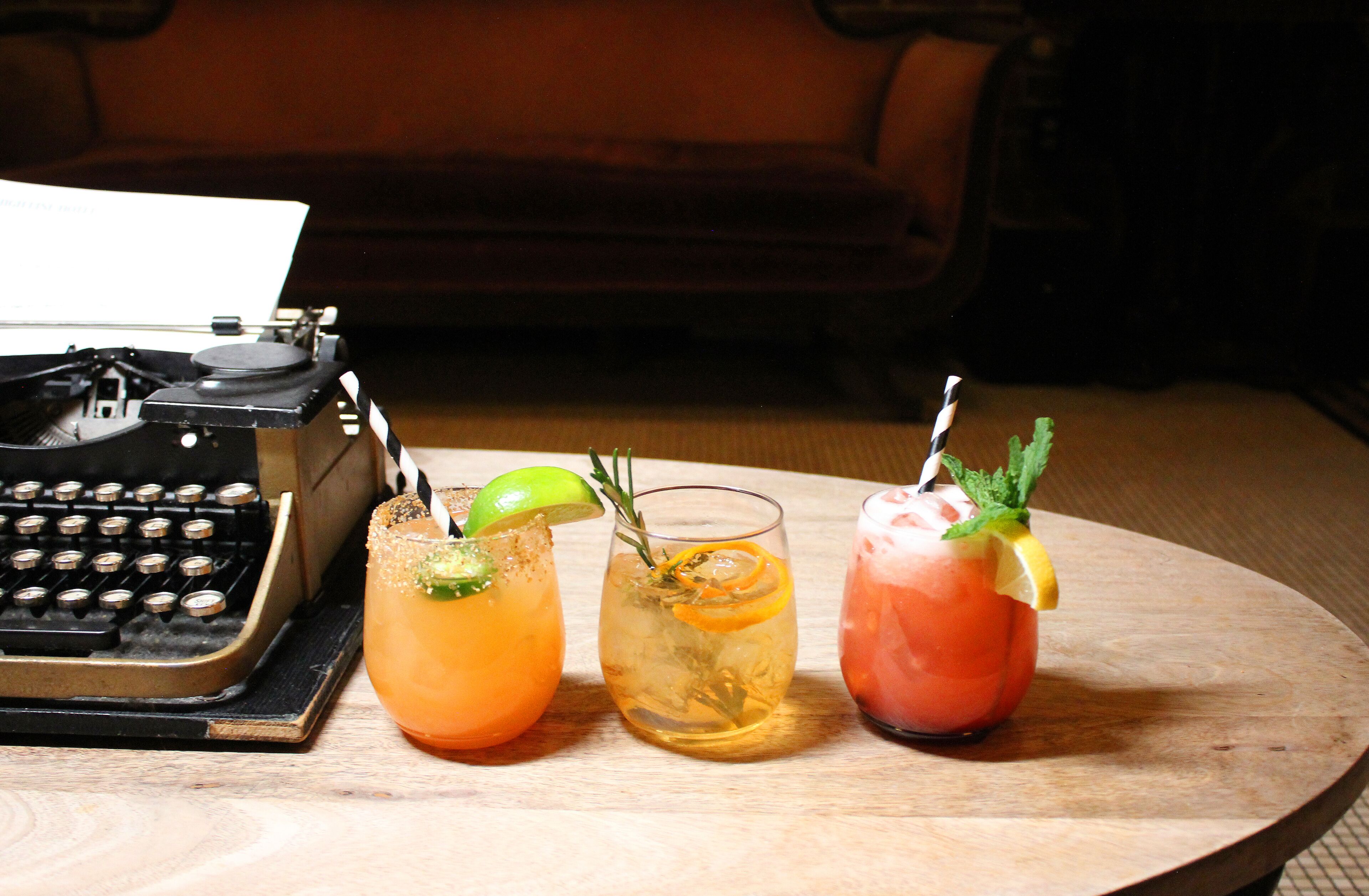 cocktail bar, al fresco dining, open daily