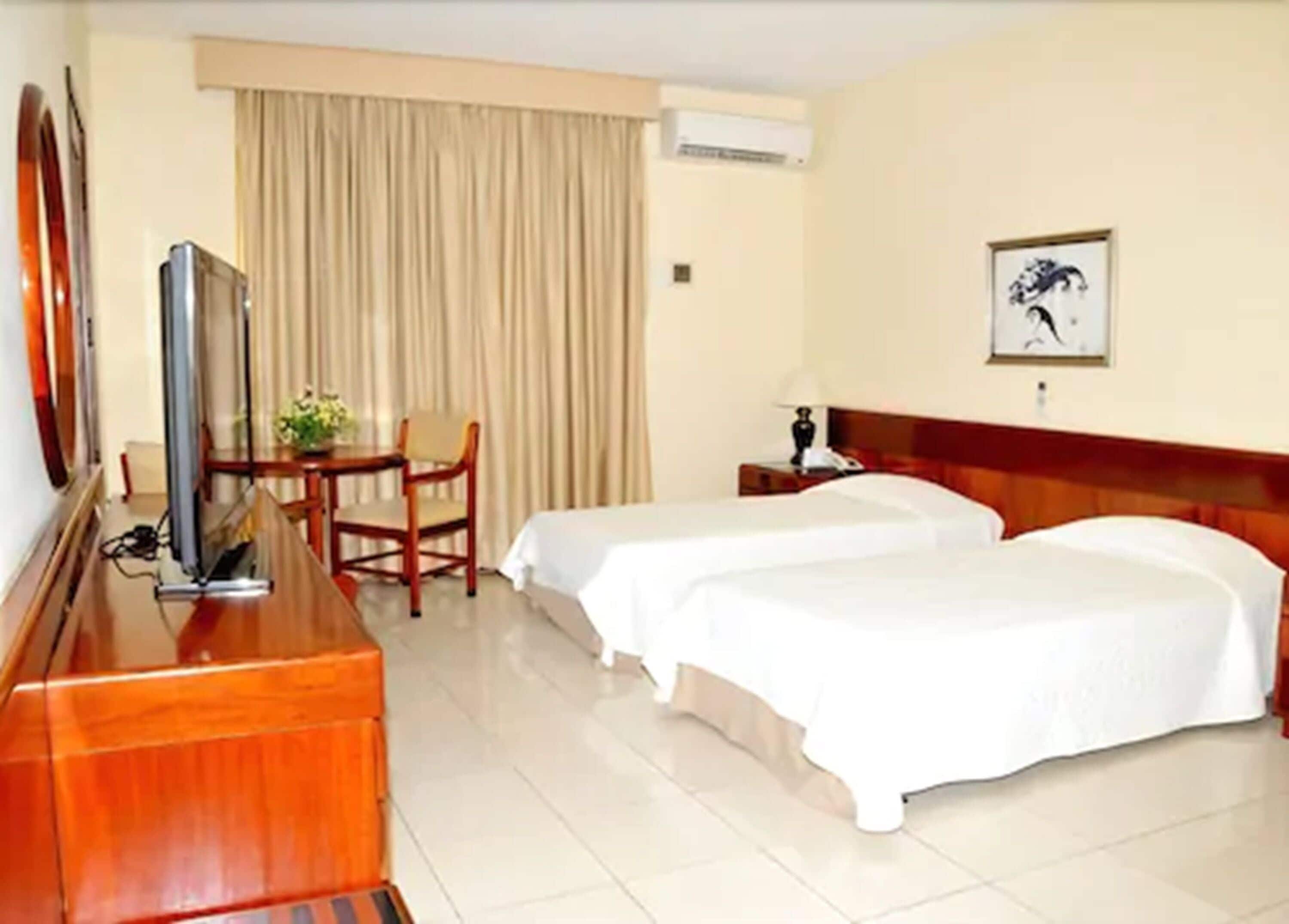 standard single room | 1 bedroom, minibar, desk, blackout curtains