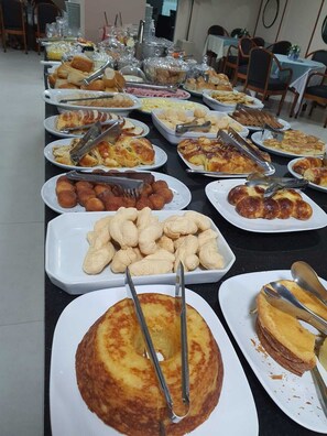 Daily buffet breakfast (BRL 30 per person) - Posseidon Hotel (Imperatriz)