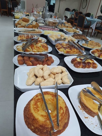 Desayuno buffet diario (BRL 30 por persona)