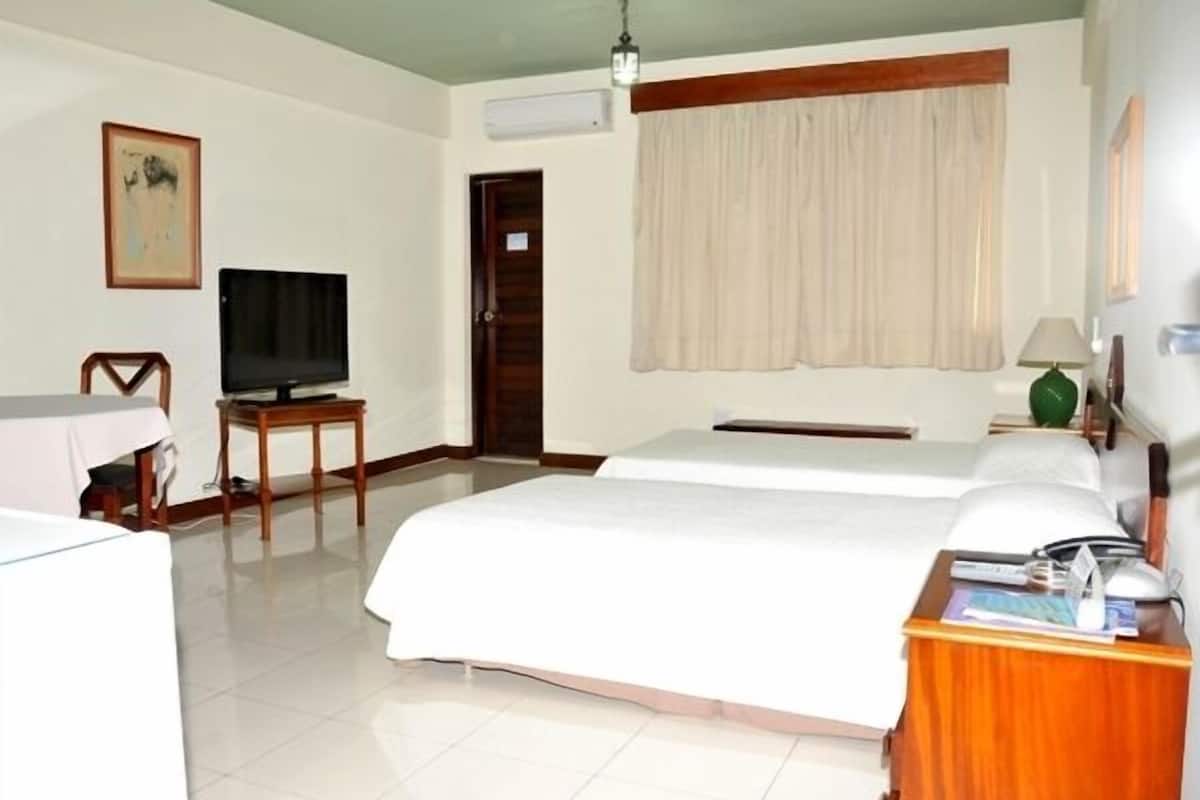 standard single room | 1 bedroom, minibar, desk, blackout curtains