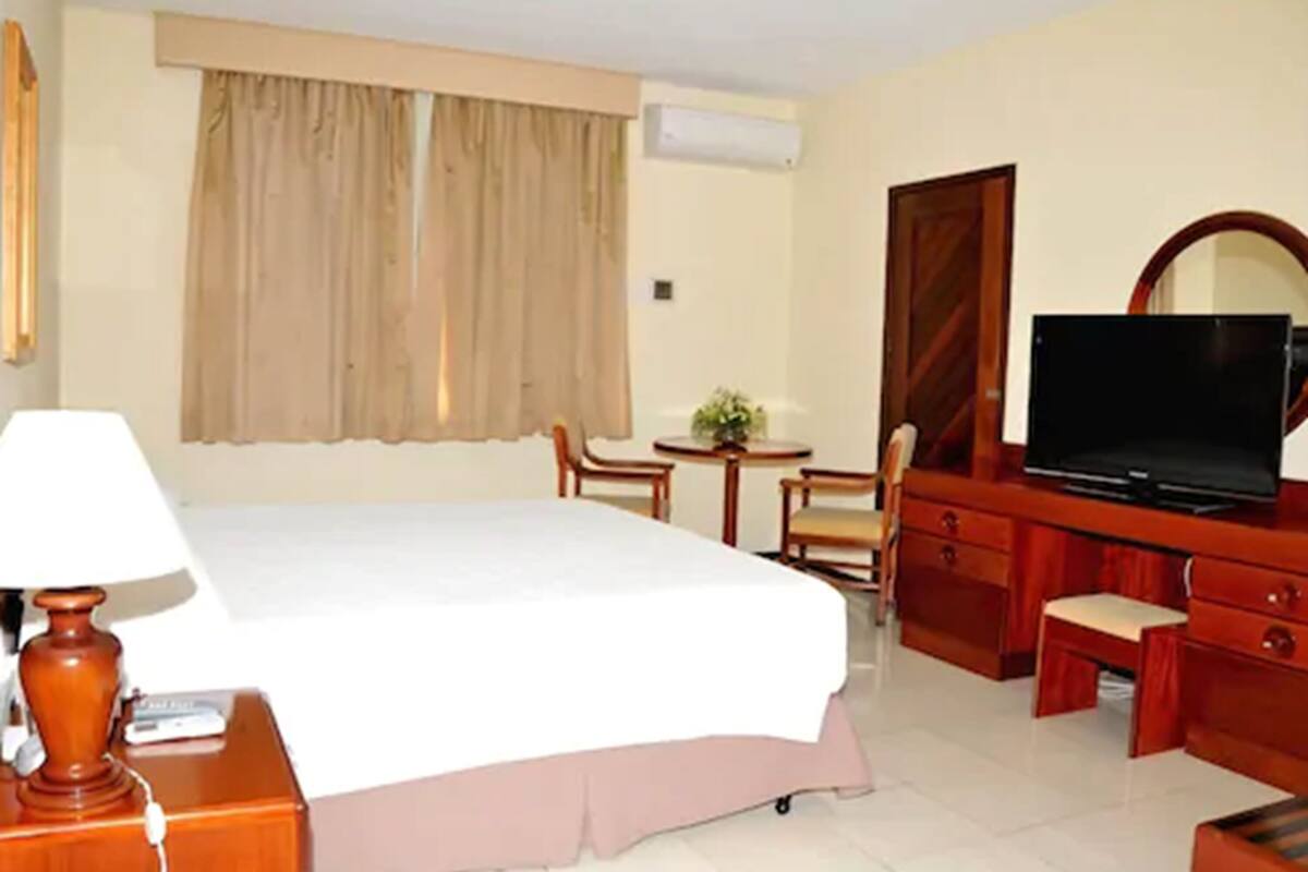 standard double room, 1 double bed | 1 bedroom, minibar, desk, blackout curtains